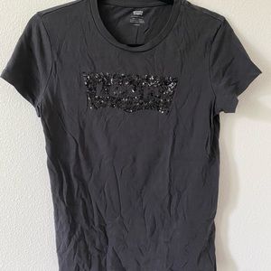 Levi’s t shirt